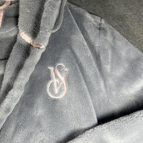 Victoria's Secret Bathrobe Woman’s Medium Plush Hooded Robe in Light Gray,Medium - Picture 4 of 5